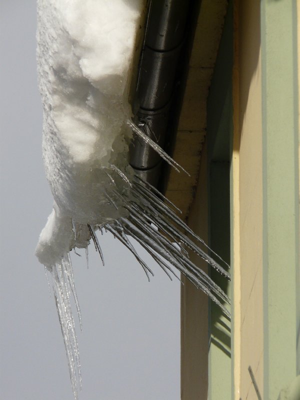 P1180341.JPG - Hanging ice - Alastair Seagroatt
