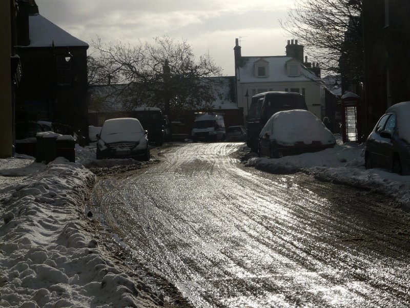 P1180345.JPG - Icy streets - Alastair Seagroatt