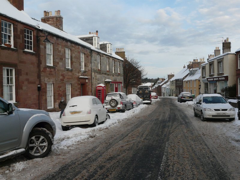 P1180364.JPG - A snowy High Street - Alastair Seagroatt